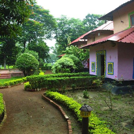 Отель Raktokorobi Karu Gram Sri Niketan Экстерьер фото