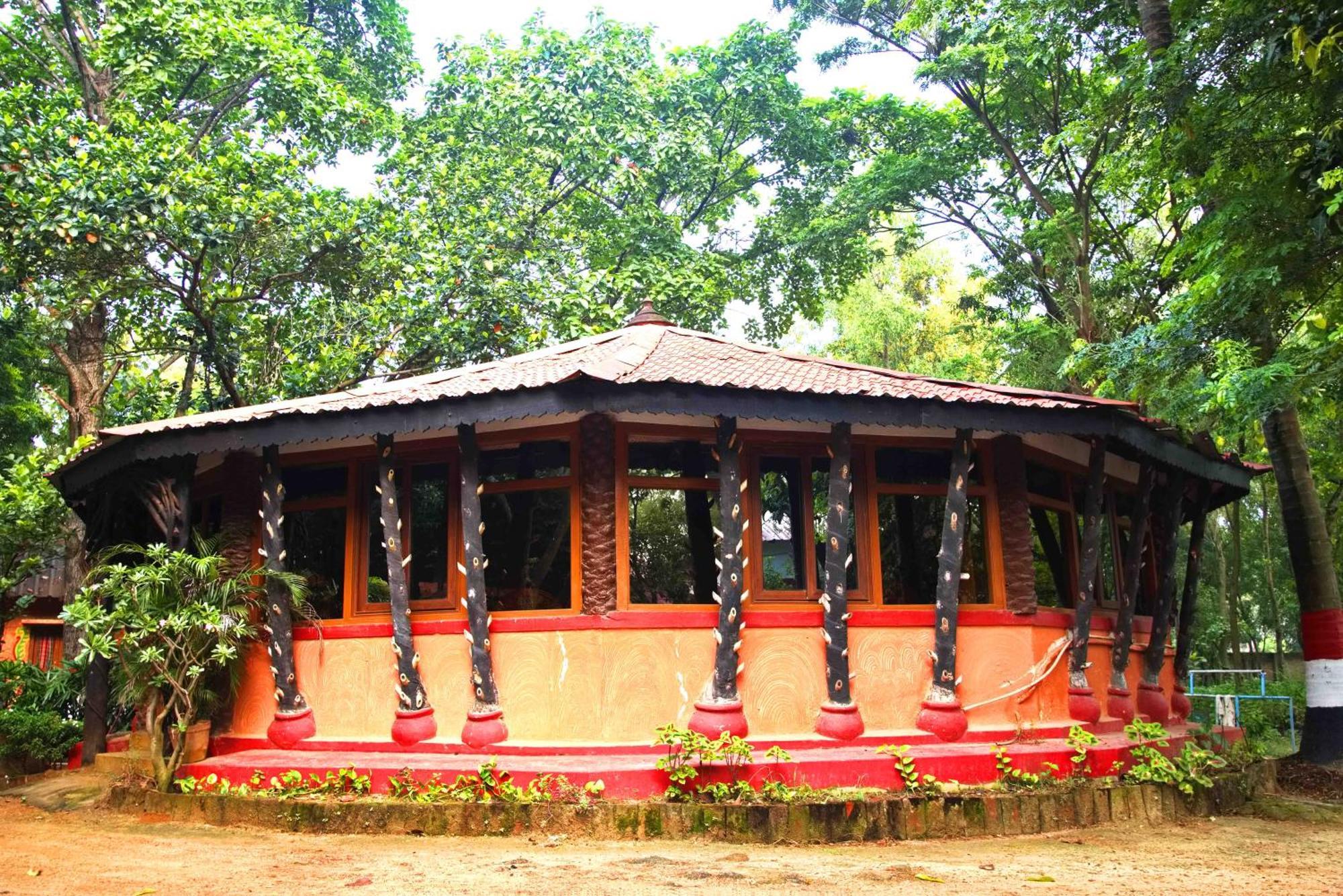 Отель Raktokorobi Karu Gram Sri Niketan Экстерьер фото